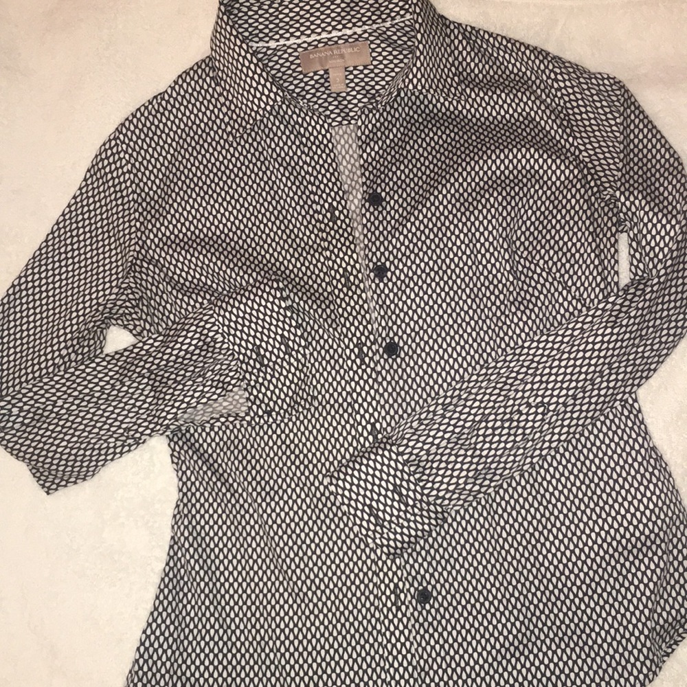 Banana Republic NO IRON-buttoned down blouse